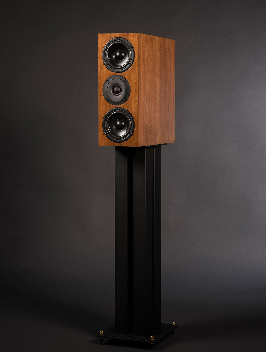 Classico (D) on Target RS stands